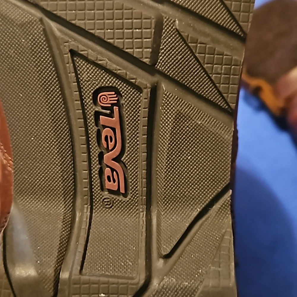 Teva De LA Vina Leather Boots - Picture 7 of 8